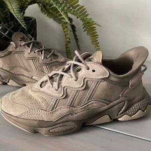 Women's Adidas OZWEEGO Sneakers Brown Size 7.5